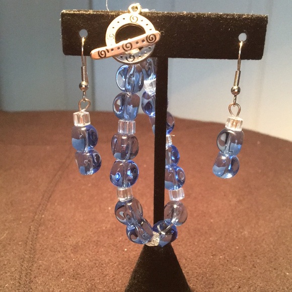 NWOT Clear Blue Bead bracelet and Earrings - Picture 1 of 5